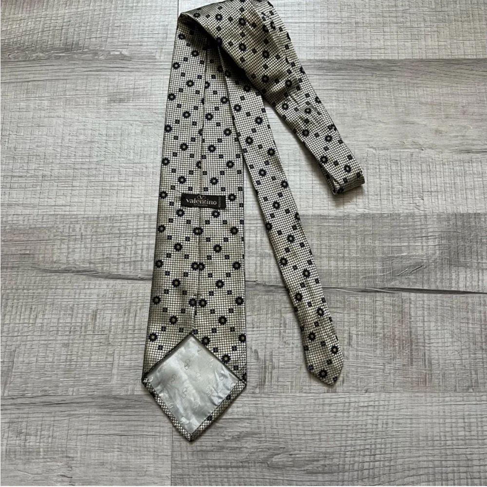 VINTAGE VALENTINO Metallic Gold Floral Tie - Picture 7 of 12